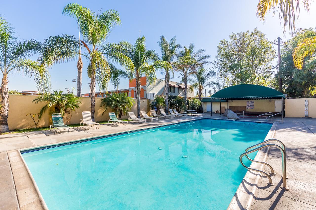 Colonial Pool & Spa Motel Long Beach Exterior photo